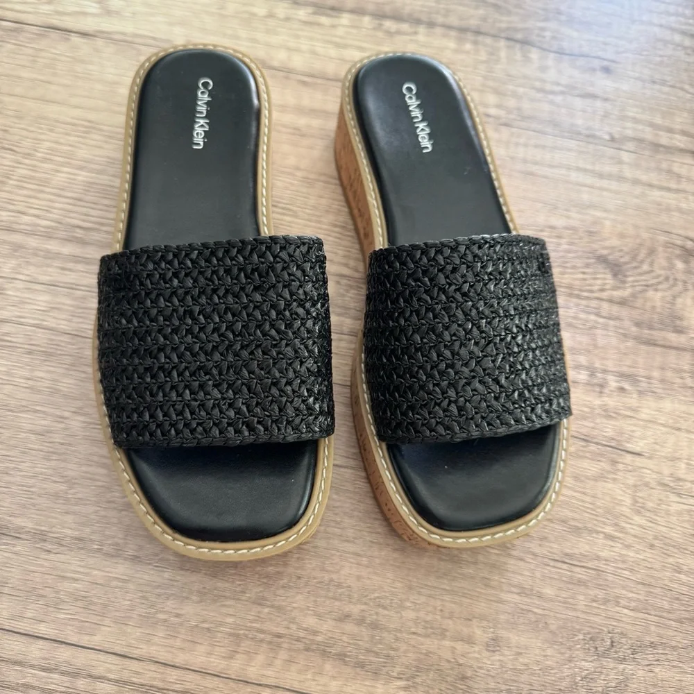 Calvin Klein Women's Arzelia Single Band Platform Slip-On Sandals Size 8.5